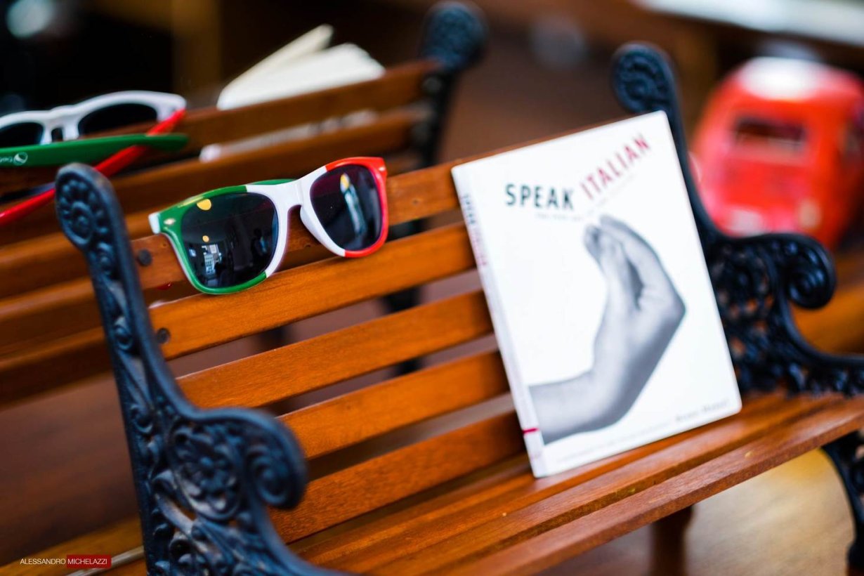 The Book "Speak Italian" by Bruno Munari, a funny little dictionary of Italian's gestures! :)