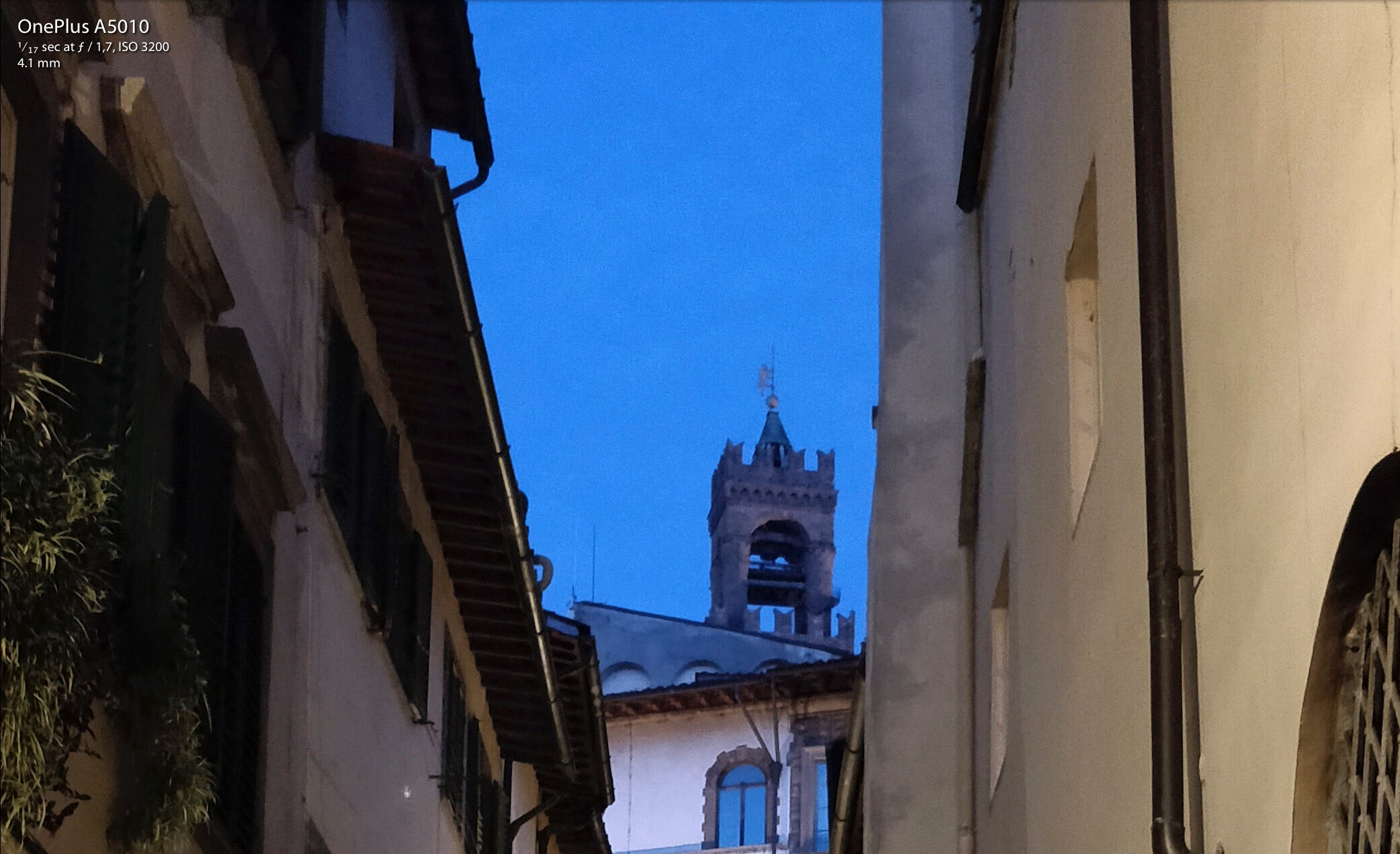 OnePlus 5T Low Light Photography Detail OnePlus 5T Low Light Photography Detail