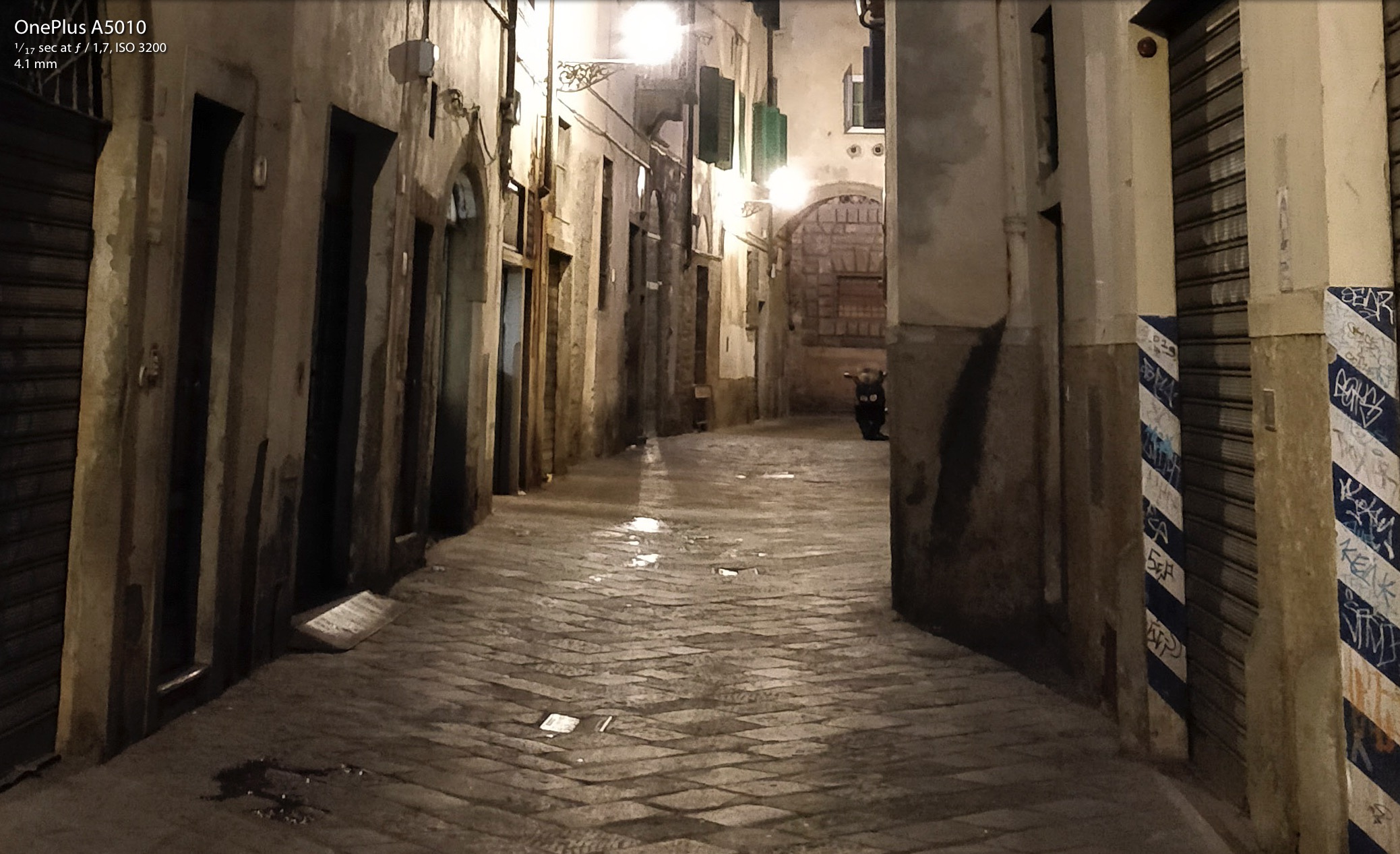 OnePlus 5T Low Light Photography Detail OnePlus 5T Low Light Photography Detail