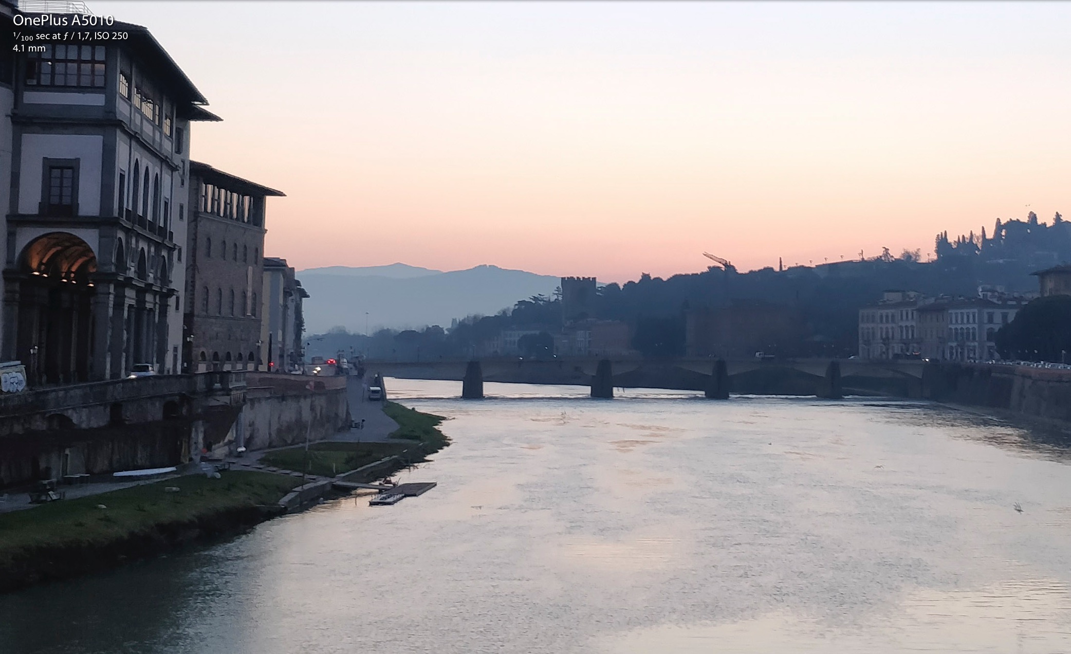 OnePlus 5T Low Light Photography Detail OnePlus 5T Low Light Photography Detail