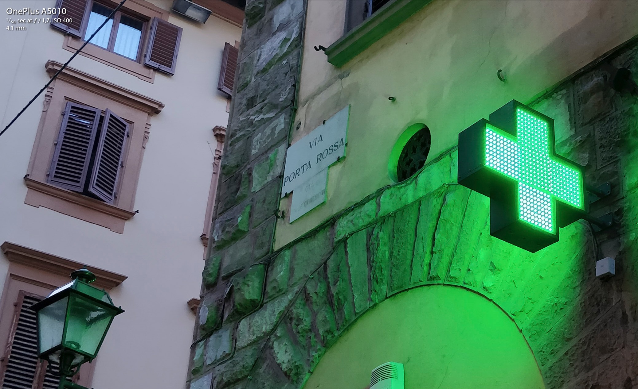 OnePlus 5T Low Light Photography Detail OnePlus 5T Low Light Photography Detail