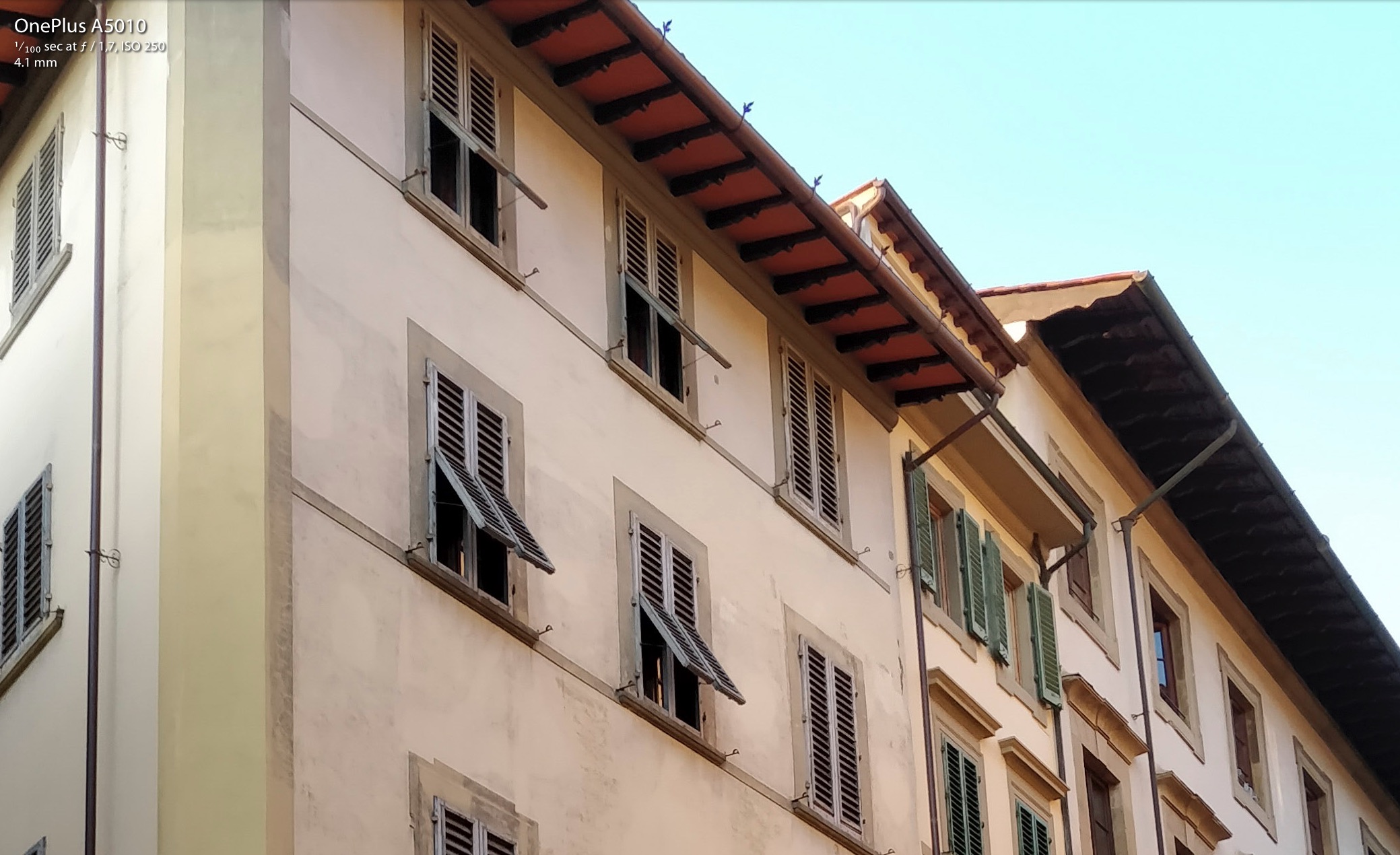 OnePlus 5T Low Light Photography Detail OnePlus 5T Low Light Photography Detail