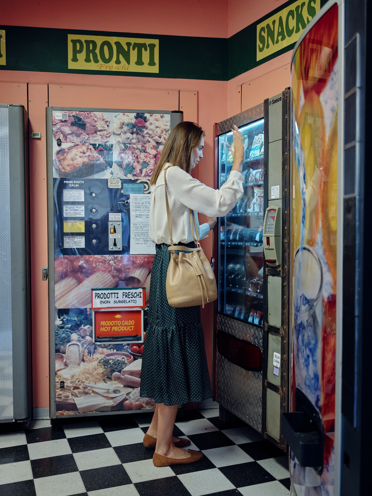 Street Fashion at the automatic food store in Florence, Italian Photographer