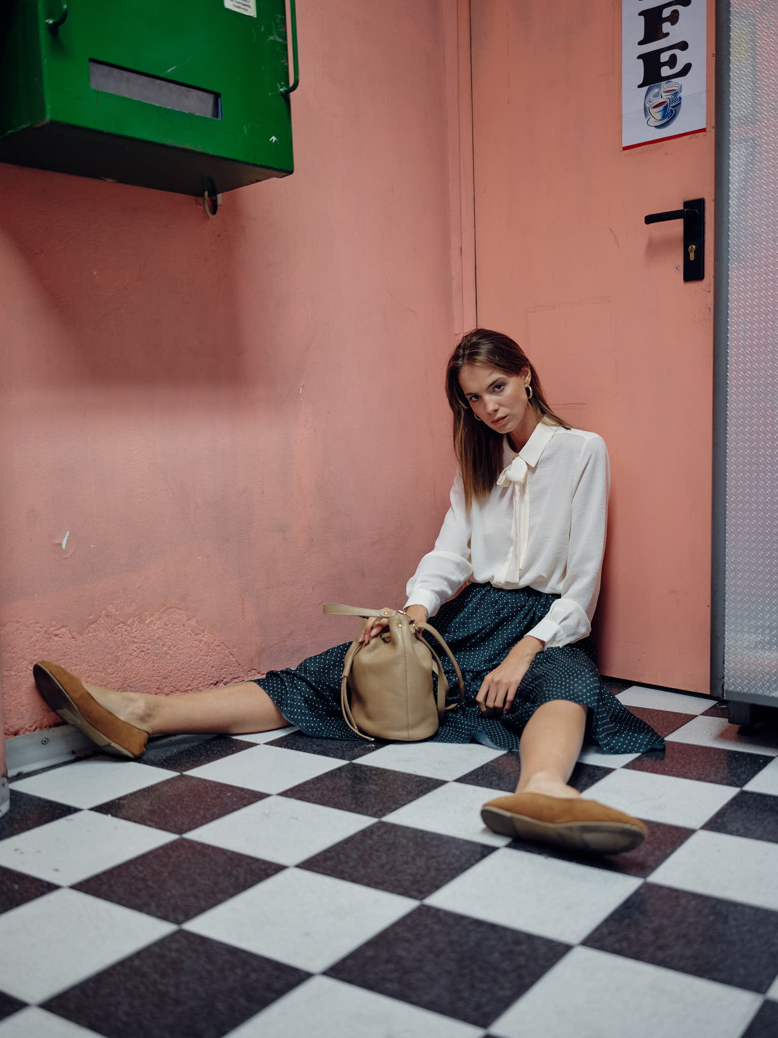 Street Fashion at the automatic food store in Florence, Italian Photographer